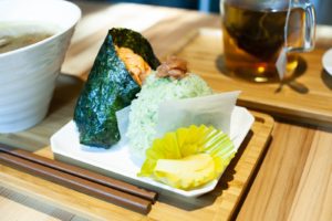 東京和茶房 ランチ おにぎり 豚汁